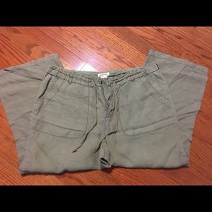 St. John’s Bay green linen Capri’s